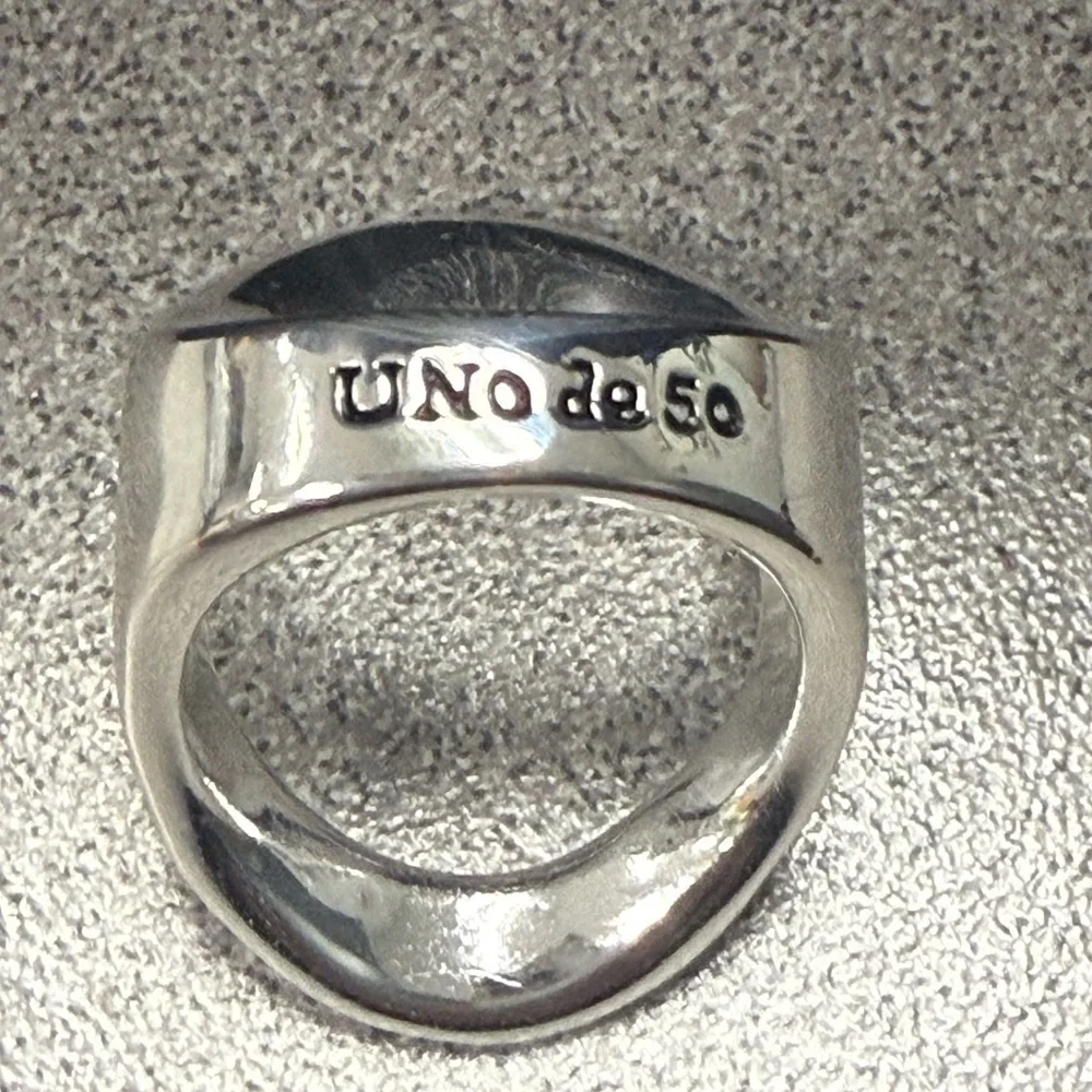 Sterling silver-plated ring with large central oval